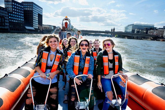 Balade en speedboat sur la Tamise : une expérience unique pour votre team building à Londres