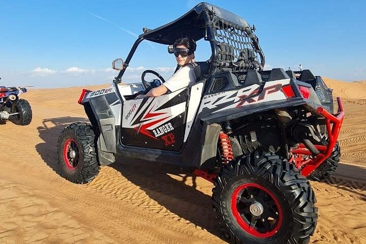 Excursion en buggy et sandboard dans le désert de Dubaï